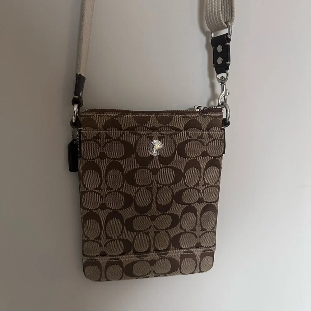 Coach Brown Signature Crossbody with Beige Strap - Picture 2 of 10